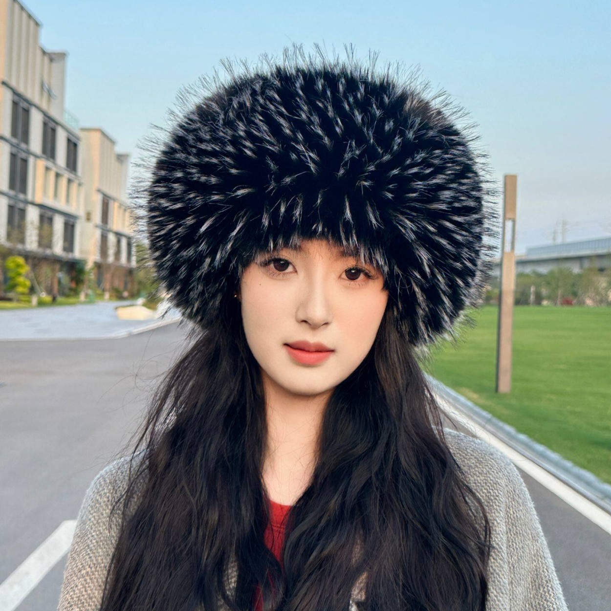 柔らかなフェイクフォックスファーの円形オープントップハット、 - Women Fashion Hats のレビューと価格