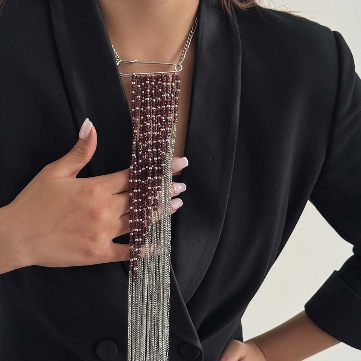 シルバーカラータッセルチェーンブローチファッションアクセサリ - Women Fashion Hub のレビューと価格